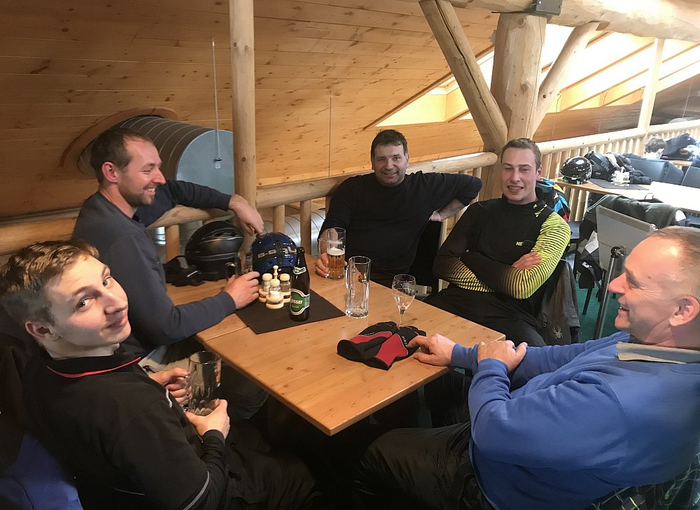Gruppenbild auf der Schipiste